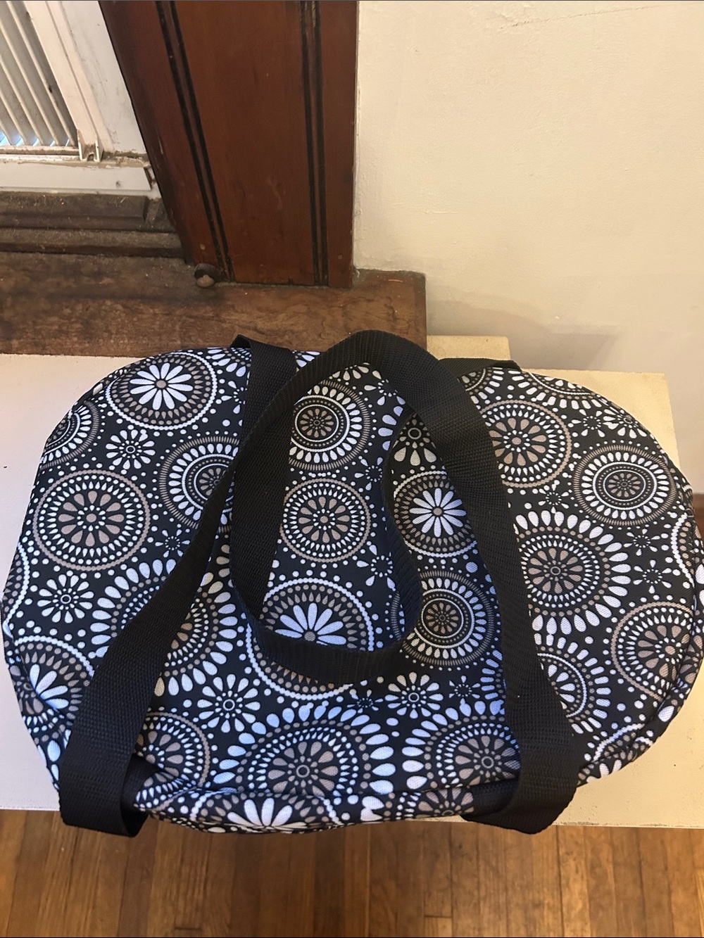 Unbranded casserole carrier Black and White Patterned EUC